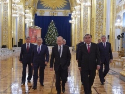 Los 6 jefes de Estado y el secretario general de la OTSC en la cumbre de Duschambé.